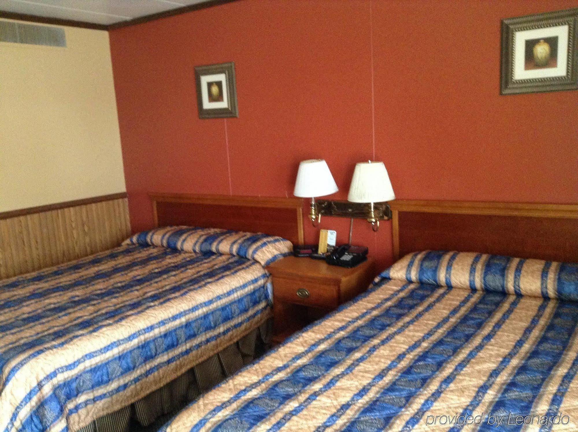 Village Inn Motel - Berrien Springs Eksteriør billede